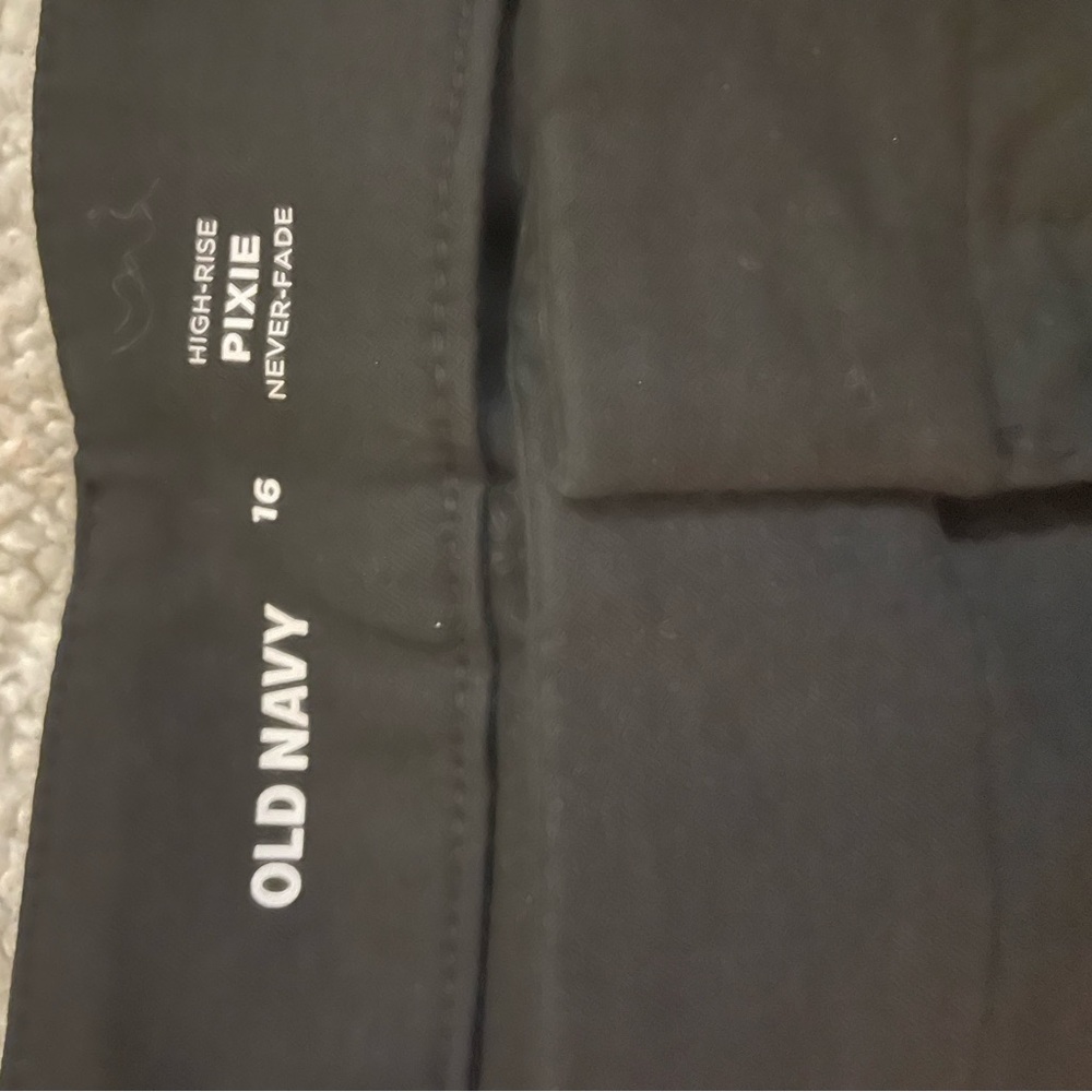 Old Navy High-Rise Pixie Never-Fade Pant - Picture 2 of 3